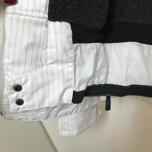 Roxy Snowboarding/Skiing Jacket - Picture 3 of 7